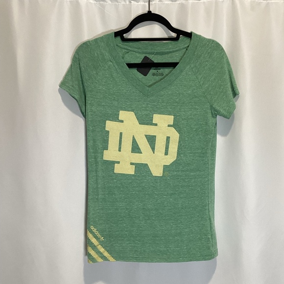 1262. Women’s Adidas Notre Dame Fighting Irish Short Sleeve Tee NWT Medium - Picture 1 of 3